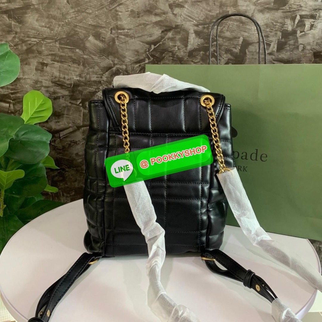KATE SPADE NEW YORK Evelyn Small Quilted Leather Backpack กระเป๋าเป้สะพายหลังไซต์เล็กสุดคิ้ว หนังนิ่มสุดๆเย็บลวดลายตารางทั้งใบ ด้านหน้าตกแต่งต้วยชื่อแบรนด์ มีช่องเล็ก 1 ช่อง เปิด-ปิดกระเป๋าด้วยตัวล็อค ด้านในตัวกระเป๋าโล่งกว้าง จุของได้เยอะ และมีช่องซิปใส่
