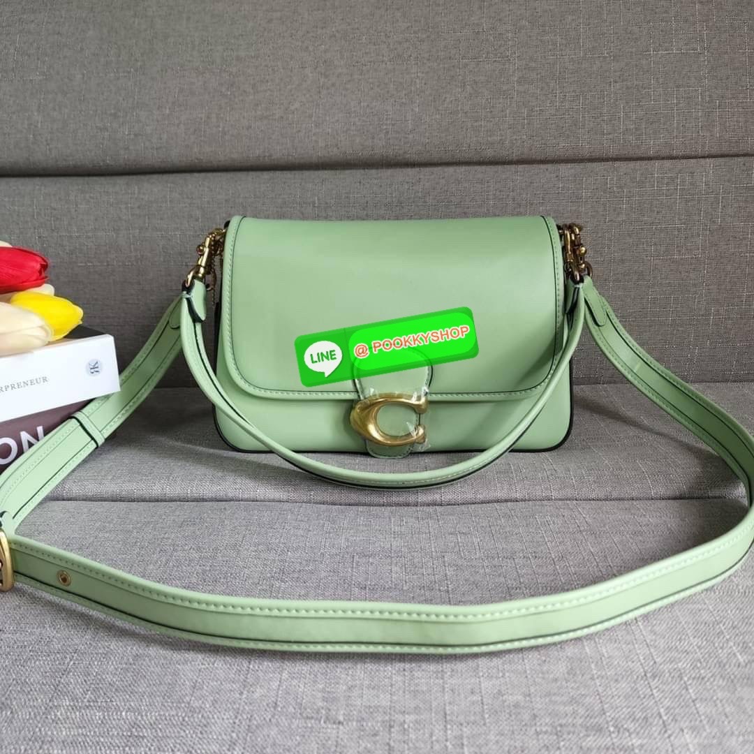 COACH SOFT TABBY SHOULDER BAG (COACH C9804) กระเป๋าข้างเรียบหรู ใบเดียวสะพายได้หลายสไตล์ มีสายสะพายให้ถึง 3 เส้น ปรับเปลี่ยนสไตล์ได้หลายลุควัสดุหนังแท้ทั้งใบ สัมผัสนิ่มมือ น้ำหนักเบา เปิดปิดแบบกระดุมแม่เหล็กเป็นอะไหล่โลโก้แบรนด์ตัวใหญ่ โดดเด่น ภายในกระเป๋