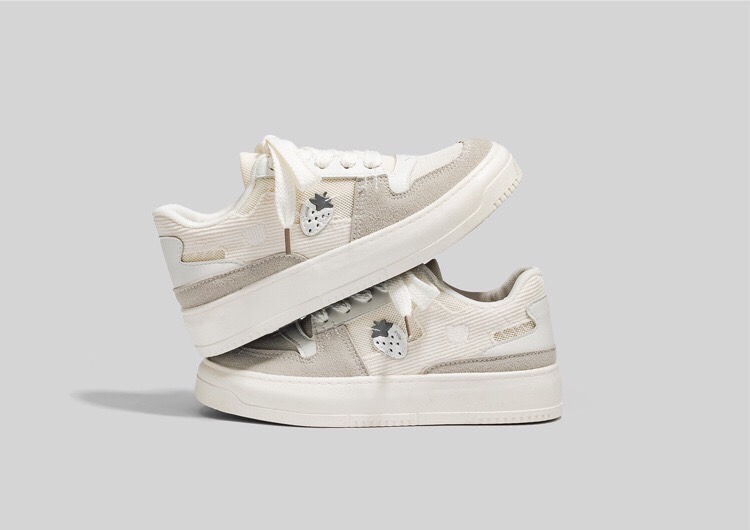 พร้อมส่งคะ รองเท้าผ้าใบ สไตล์เกาหลีมาใหม่ สวยยืน1 🥇มาแล้วจ้า ทรงสวยอย่างดี งานเกร๋เรียบหรูดูแพง ตัวนี้ห้ามพลาด ใส่สบายจะแมตช์กับกางเกง👖หรือกระโปรง👗ก็ได้ค่ะ แม่ค้าคอนเฟริม ห้ามพลาดเลยจ้าตัวนี้แนะนำ อย่าช้ารีบเลย