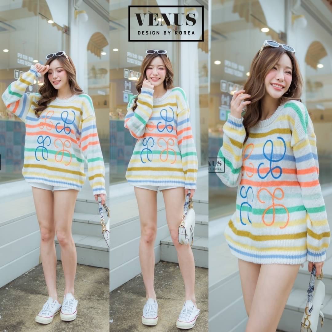 I'm Lady By Venus เสื้อแขนยาวผ้าทอนุ่ม งานถักน่ารักมากๆนะคะ คัลเลอร์ฟลูเก๋มากๆนะคะ เดินเส้นตัวอักษรตามแบบฉบับแบรนด์ดัง แม๊ทกับกางเกงขาสั้นก็น่ารักคะ