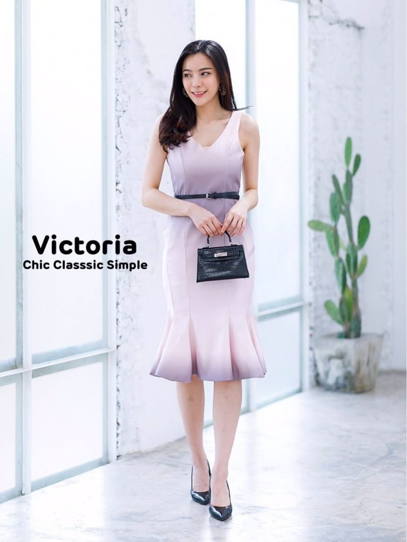 NEW arrivals by " VICTORIA " BRAND :: PE DETAIL :: เดรสแขนกุดผ้าพิมพ์งานไล่สีทั้งตัว มาในทรงเข้ารูป หางปลา มาพร้อมเข็มขัดสีดำเข้าเซ็ตกันให้ฟรีๆไปเลยค่า ตัวนี้ฮอตไอเท็มมากๆ ห้ามพลาดเลยนะคะ