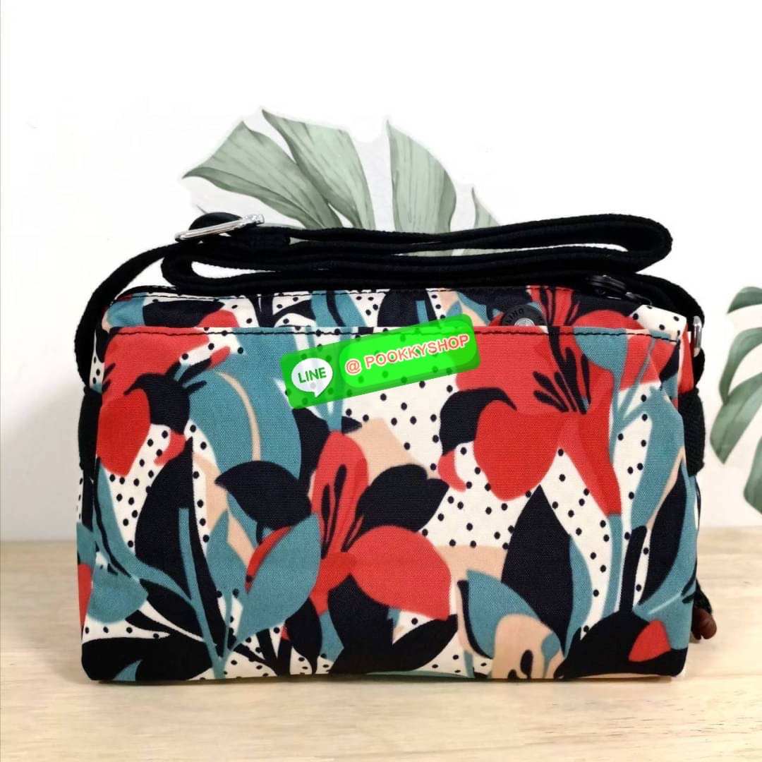 KIPLING Mini Crossbodybag กระเป๋าสะพายข้างขนาดกะทัดรัด ผลิตจากวัสดุ Nylon + ซับใน Polyester100% มีช่องใช้งานแยกย่อยมากถึง 4 ช่อง -ด้านหน้ามีช่องซิป 2 ช่อง -ช่องหลักโล่ง กว้าง จุของใช้ได้เยอะ -ด้านหลังมีช่องซิปอีก 1 ช่อง มาพร้อมพวงกุญเเจลิง สายสะพายยาวสมาร