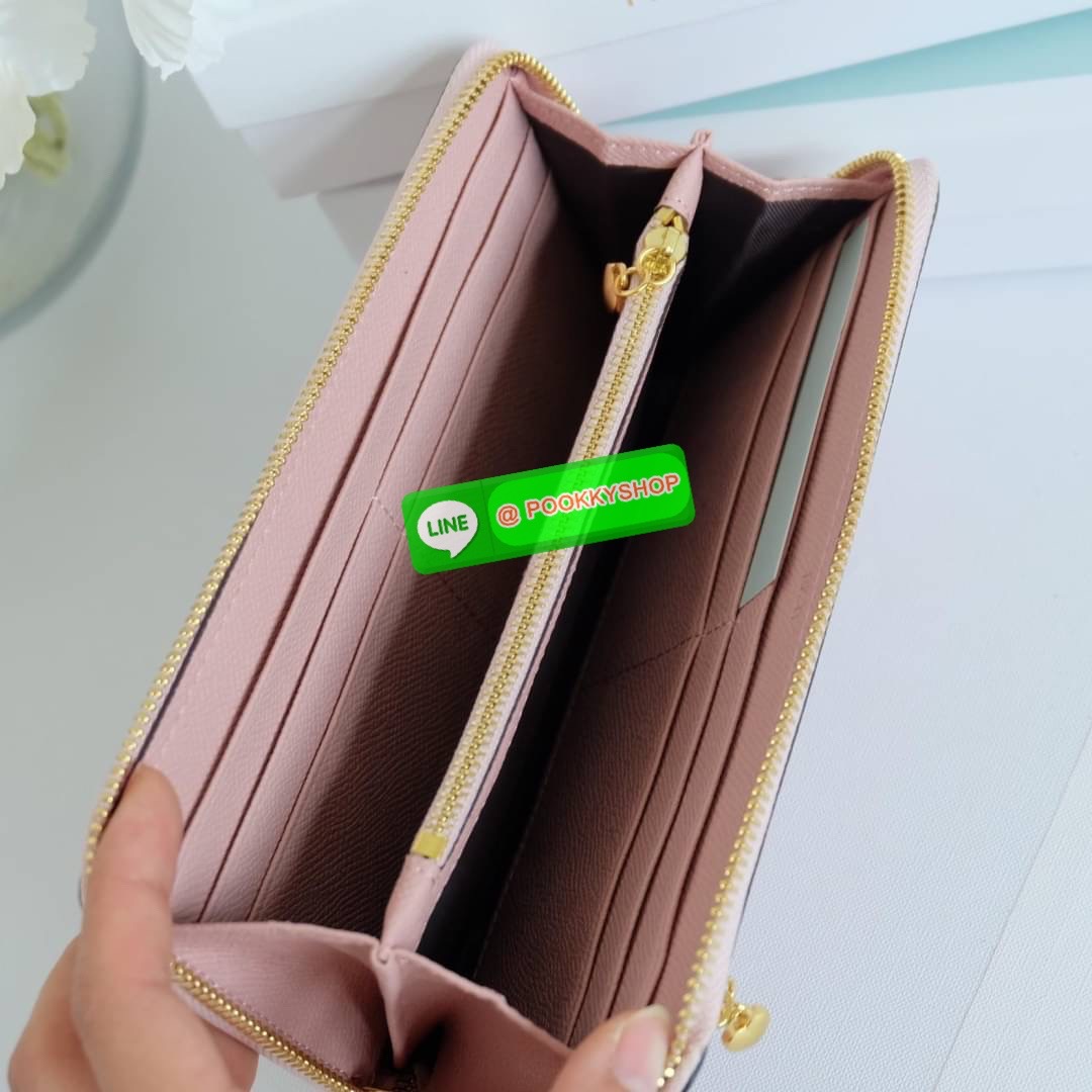 KEEP • Super Rich Collection 8 ( Long Wallet )• กระเป๋า สตางค์ขนาดยาว ซิปรอบ ภายใน จุของคุ้ม ใส่บัตร ใส่มือถือ มีช่องใส่เหรียญแยกอีกด้าน ใส่แบงค์พันได้ไม่ต้องพับ ใบจริงสวยมาก ได้ไปรับทรัพย์ทวีคูณแน่นอนค่ะ Don’t miss !!