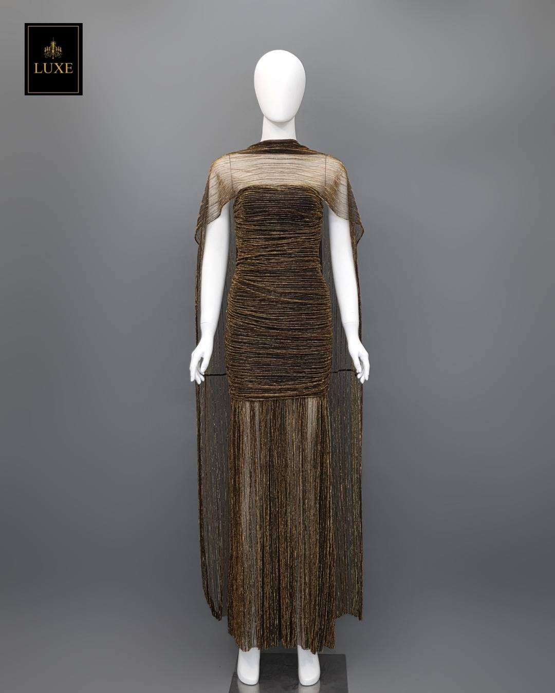 เดรสแฟชั่น เดรสเสื้อเกาะอกทรงเข้ารูป กระโปรงต่อชายระบาย ผ่าหน้า มาพร้อมผ้า mmคลุมไหล่