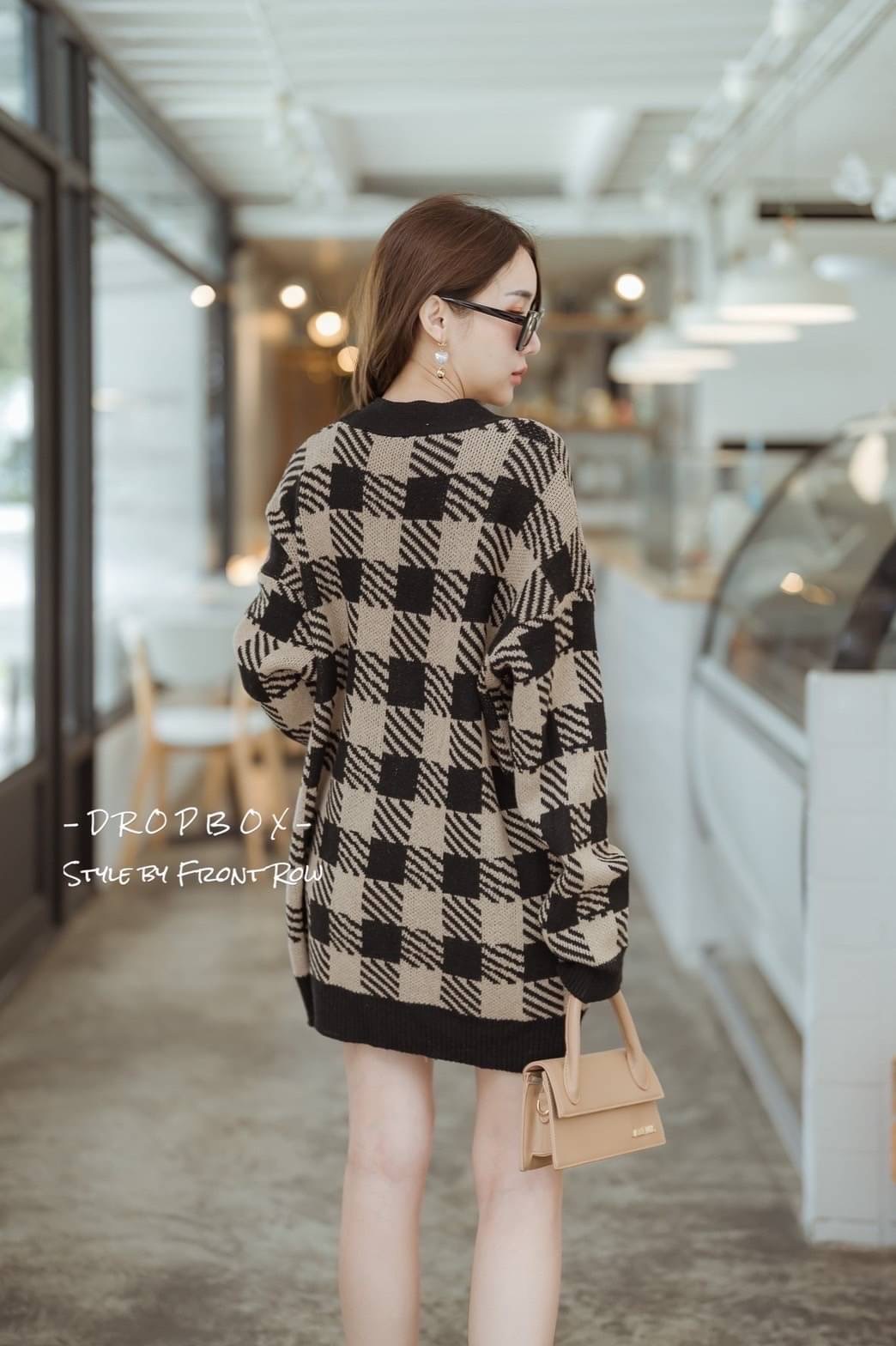 DROPBOX Style by Front Row Korea Oversize 2 Tone Big Shino Long Sleeves Knitting Cadigan เสื้อคาดิเเกนไหมพรมเเขนยาว งานผ้าไหมพรมทรงโอเวอร์ไซส์ กระดุมเรียงหน้า ผ้าไหมพรมนิ่มๆ รุ่นนี้ทรงโอเวอร์ไซส์ใส่เกาหลีๆ เลยคะสาวๆ