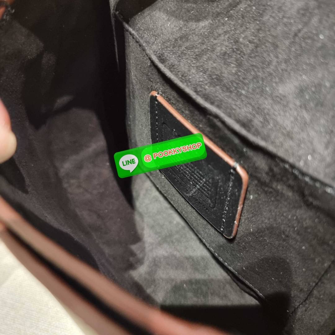 COACH C3593 GEORGIE SADDLE BAG IN COLORBLOCK SIGNATURE CANVAS WITH RIVETS ยกระดับความหรูให้กับตัวเองกันหน่อย ด้วยกระเป๋ารุ่นนี้!! ครอสบอดี้ที่ดีไซน์หรู อัพเลเวล ในราคาที่จับต้องได้ วัสดุหนังแคนวาสเคลือบสลับหนังเรียบ พิเศษไปอีกตกแต่งขอบด้วยหมุด เพิ่มดีเทลก