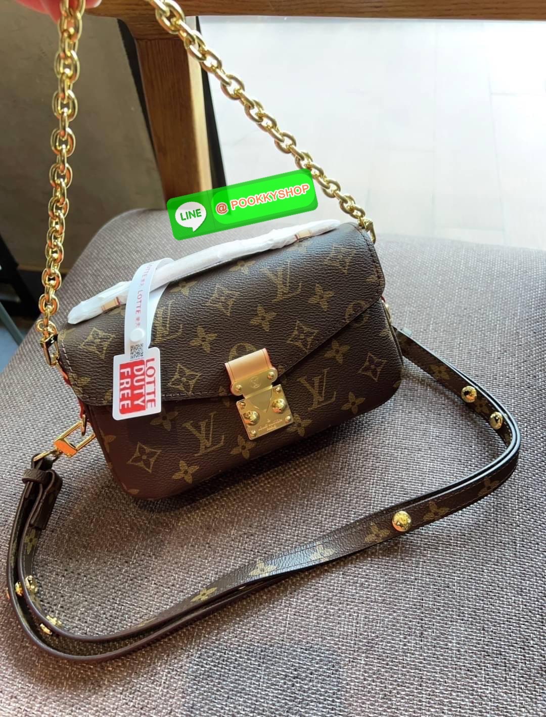 Back in stock มาค่ะใครรออยู่! ❣️ละมุนตาละมุนใจกับน้องเลยค่ะ หนึ่งในรุ่นที่สาวๆต้องมี ห้ามพลาด #ทำใจว้าวุ่นมาก😘 Louis Vuitton Pochette Métis East West 💌พร้อมส่งที่ไทย Luxury ไปกับ LV premium gift duty free ตปท. หนังแท้นิ่มอย่างดี สวย