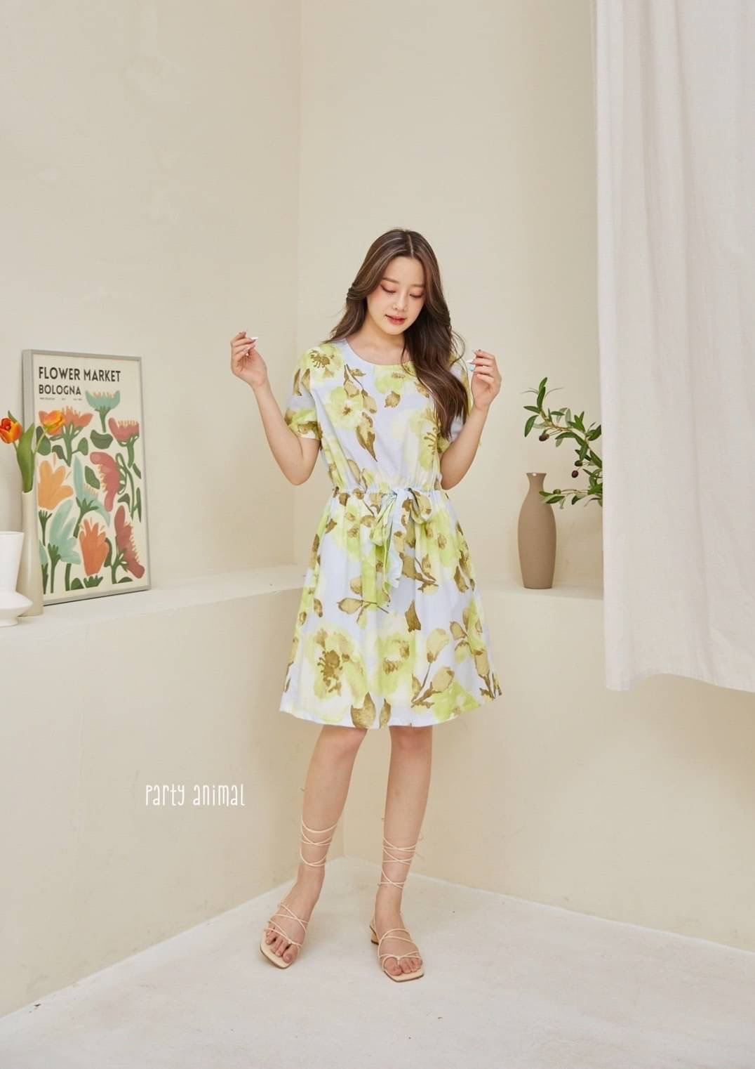 🌻🌸🪸ลายดอกไม้คิ้วท์ๆค้าา🥰🥰เดรสคอกลมแขนสั้นทรงกระโปรงเอบานเล็กน้อย เอวยืด เนื้อผ้าคอตตอน 100% ลายน่ารักค้าา มีซับในกระโปรง มีกระเป๋าล้วงข้างค่ะ 3ลาย