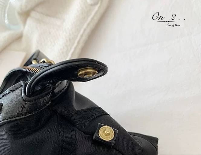 NEW Arrival CHANEL Nylon Crossbody bag กระเป๋าผ้าไนลอนเดินด้ายตารางสีดำ อะไหล่สีทองเข้ม สายโซ่ร้อยหนัง อะไหล่สีทอง สวยเลิศ♥️