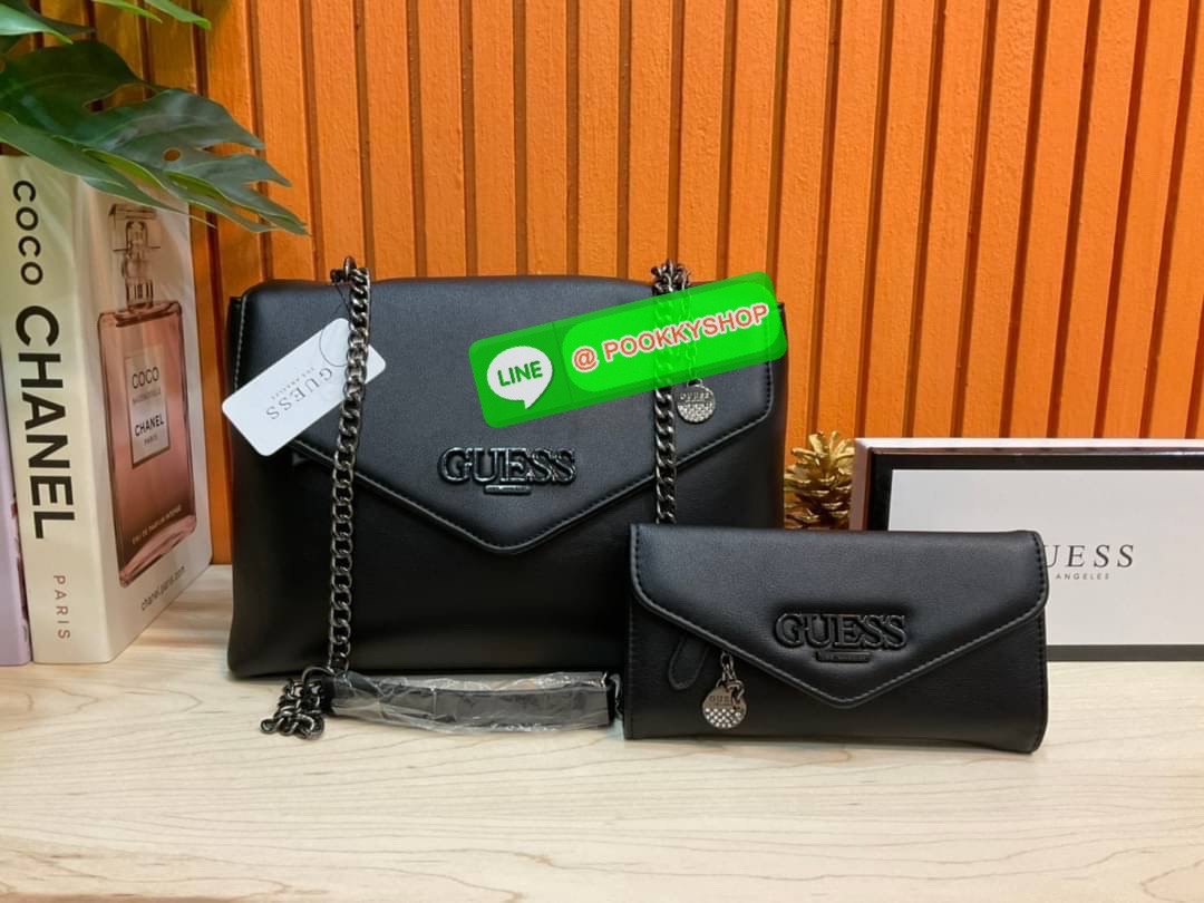 🚚 พร้อมส่ง 🚚 Guess Women’s Crossbody Bag Set สุดคุ้ม!!!! เซตสวยหรูดูแพง สวยจริงจริง ช้าหมด ราคานี้หาที่ไหนได้!! กระเป๋าสะพาย+กระเป๋าสตางค์ใบยาว มาพร้อมพวงกุญแจถอดออกได้ ด้านหน้าประดับโลโก้แบรนด์สวยโดดเด่น กระเป๋าสะพายไหล่ และสะพายข้าง cros