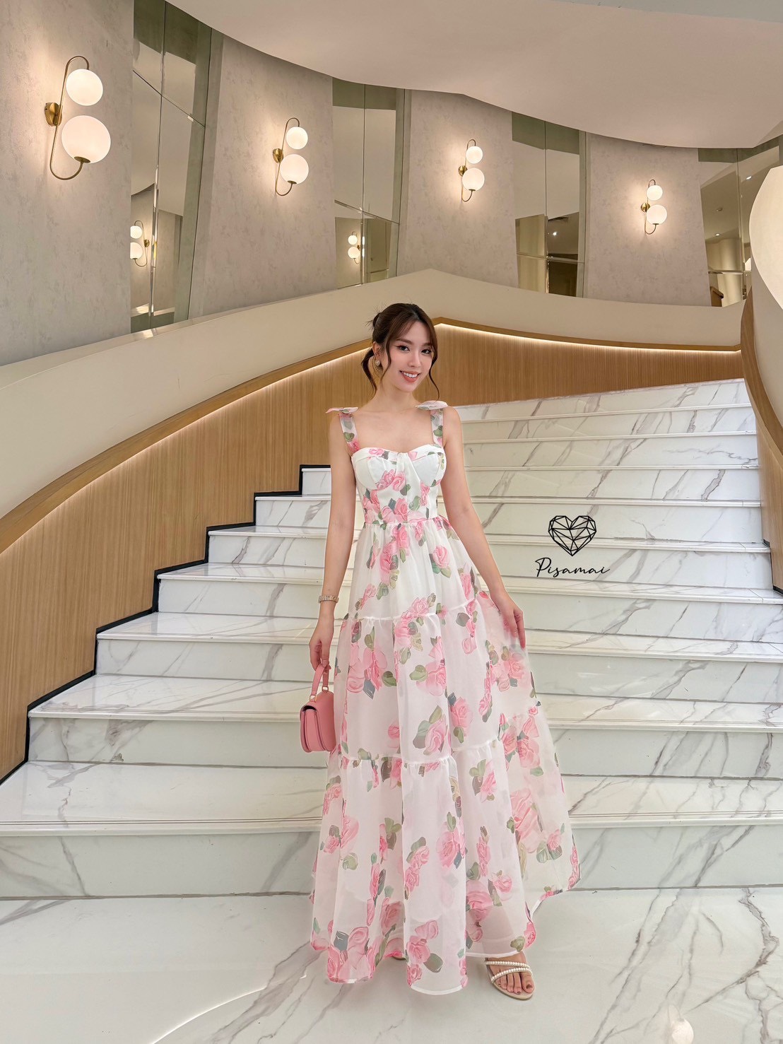 เดรสแฟชั่น เดรสผ้าแก้วตัวยาวมาในสีขาวลายดอกกุหลาบ สวยฟูฟ่อง