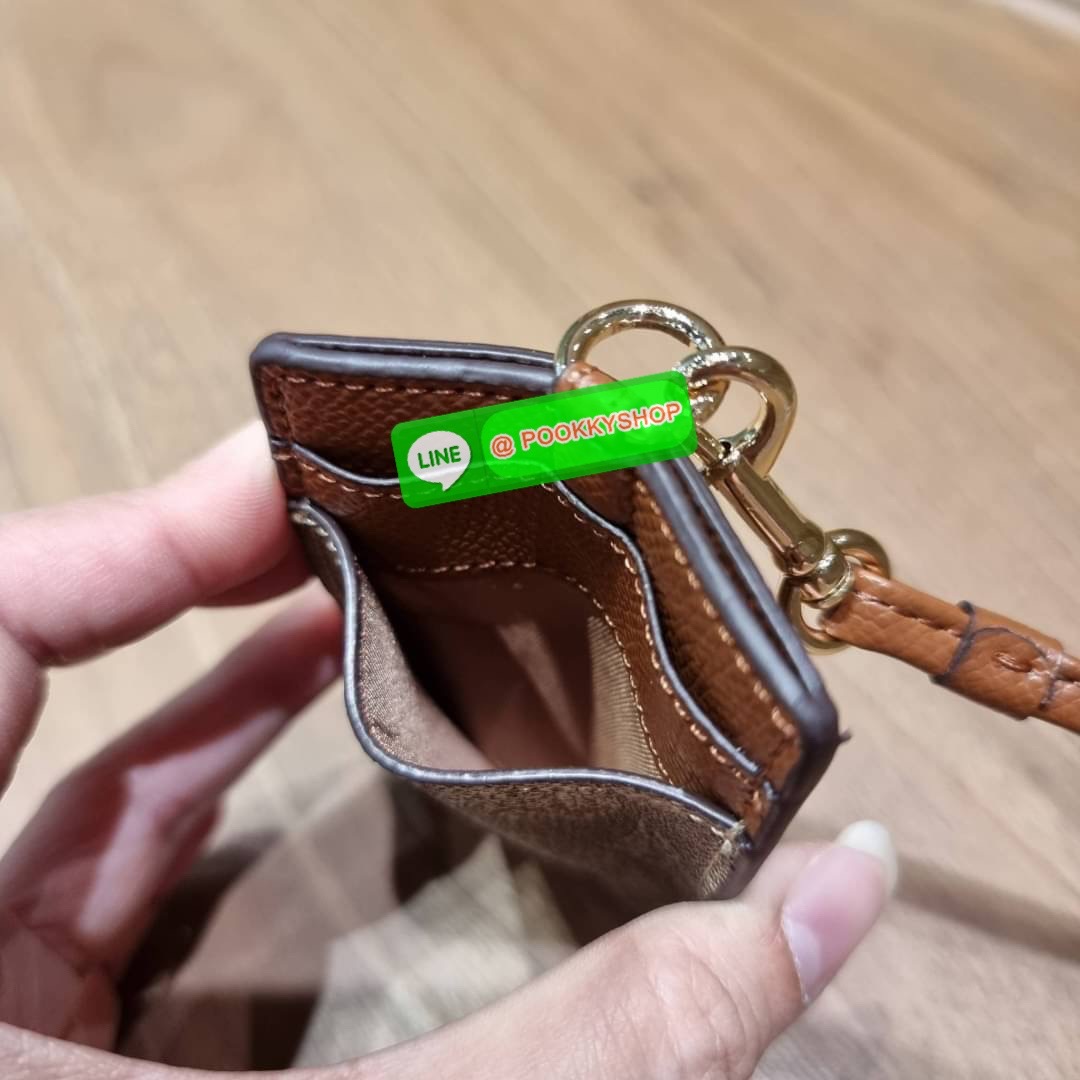 กระเป๋าใส่บัตรคล้องคอ Coach card holder ราคาพิเศษสุดๆ!!! ของหายาก!! ง่ายๆแบบไม่ธรรมดา!! คลาสสิคแต่มีดีเทลโดดเด่น!! กระเป๋าถนอมบัตร พร้อมสายคล้องคอ ดีไซน์ลวดลายสวย ดูดีทุกแบบ ใช้งานง่าย พกพาสะดวก จะใส่บัตรพนักงาน บัตรเครดิต บัตรปชช. ใบขับขี่ และบัตรอื่นๆที