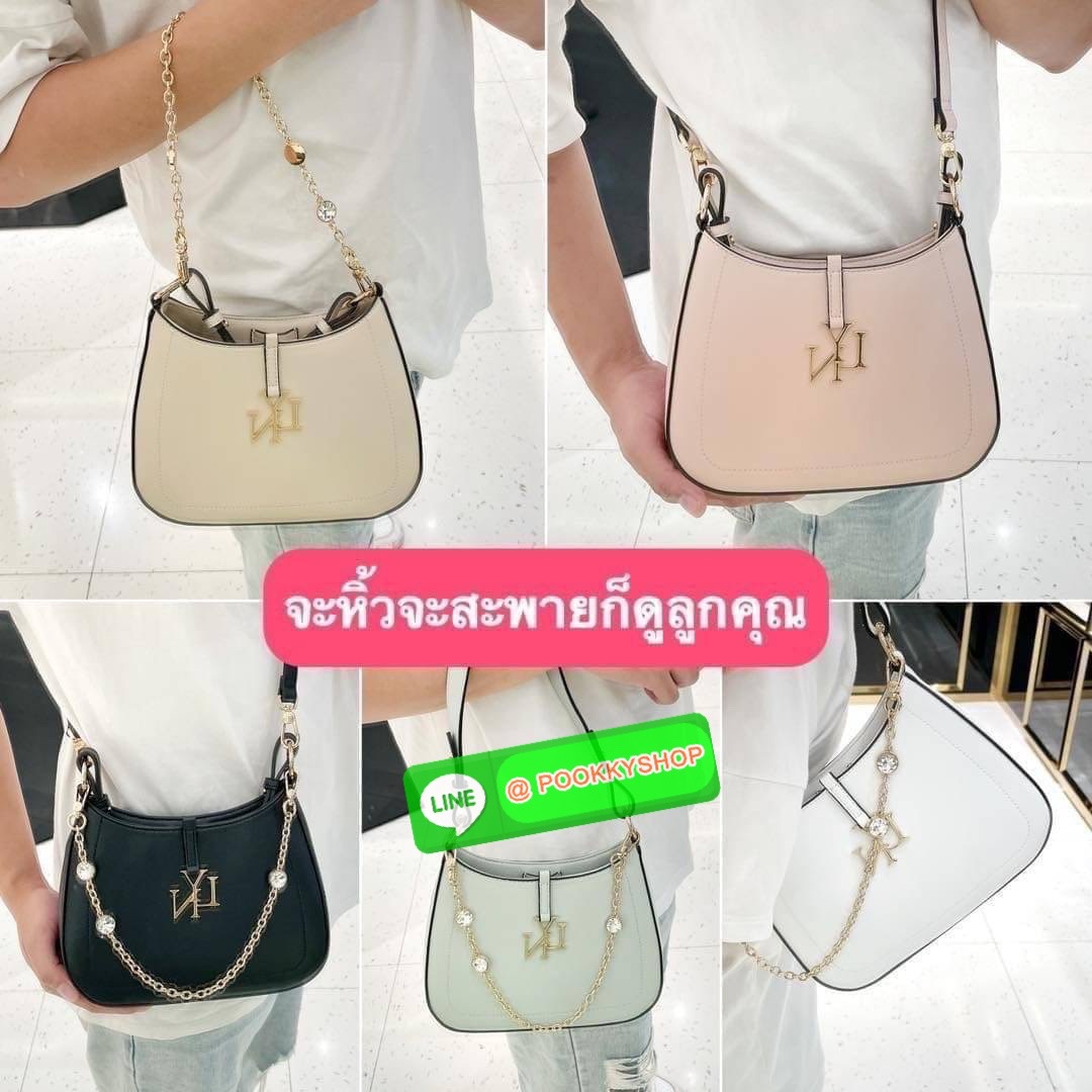 Lyn งานแท้💯 outlet ถูกกว่าช้อปจ้าสะพายข้าง คอลเล็คชั่นใหม่ สวยหรูดูแพง งานขนาดกำลังพอดี สายสะพายสั้นโซ่ถอดได้ ด้านในป้ายเเทคLyn สีทอง ถือวันชิลๆน่ารักนร้า