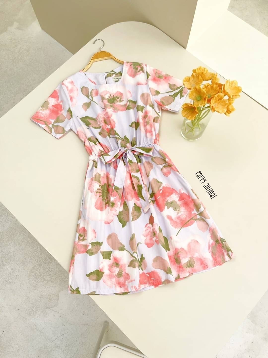 🌻🌸🪸ลายดอกไม้คิ้วท์ๆค้าา🥰🥰เดรสคอกลมแขนสั้นทรงกระโปรงเอบานเล็กน้อย เอวยืด เนื้อผ้าคอตตอน 100% ลายน่ารักค้าา มีซับในกระโปรง มีกระเป๋าล้วงข้างค่ะ 3ลาย