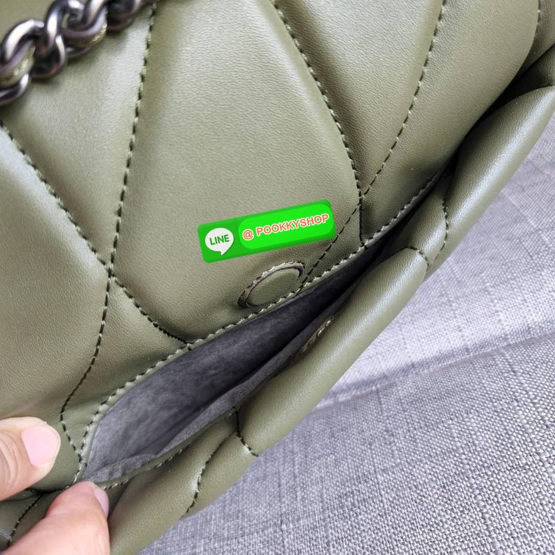 COACH Pillow Madison Shoulder Bag With Quilting (COACH C8560) สวยหรูมงลงมากแม๊ กระเป๋าสะพายข้าง คอสบอดี้ หรือสะพายไหล่คู่ สายโซ่สวยหรู วัสดุหนังแท้นิ่มมือ สัมผัสแล้วรับรองหลงเลยคะ ตัวล็อคแบบ Turnlock มีซับในผ้า ภายในช่องโล่ง มีช่องซิปแยก ด้านหลังกระเป๋ามี