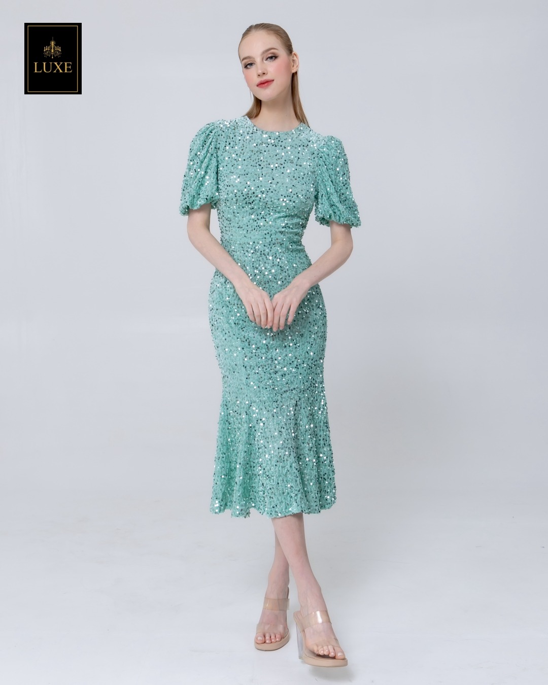 เดรสแฟชั่น เดรสเสื้อคอกลม แขนสั้นปลายแขนพอง ชายกระโปรงบานเล็กน้อย