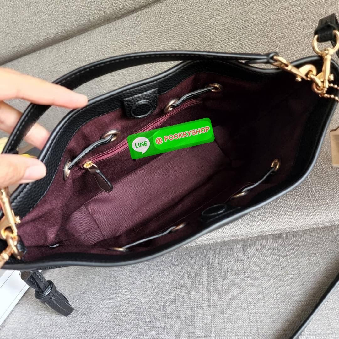 COACH ANDY CROSSBODY WITH HORSE AND CARRIAGE (COACH CA213) กระเป๋าสะพายคอสบอดี้ ดีไซต์สุดเก๋ วัสดุหนังแท้ทั้งใบ กระเป๋าเอนกประสงค์ ด้านในมีซิป รูดปิดด้วยเชือกและกระดุมแม่เหล็ก ซับในด้วยผ้า ด้ามถอดได้ ดรอป 5 1/4"สายสะพายถอดได้ สายสะพายยาว 21" สำห