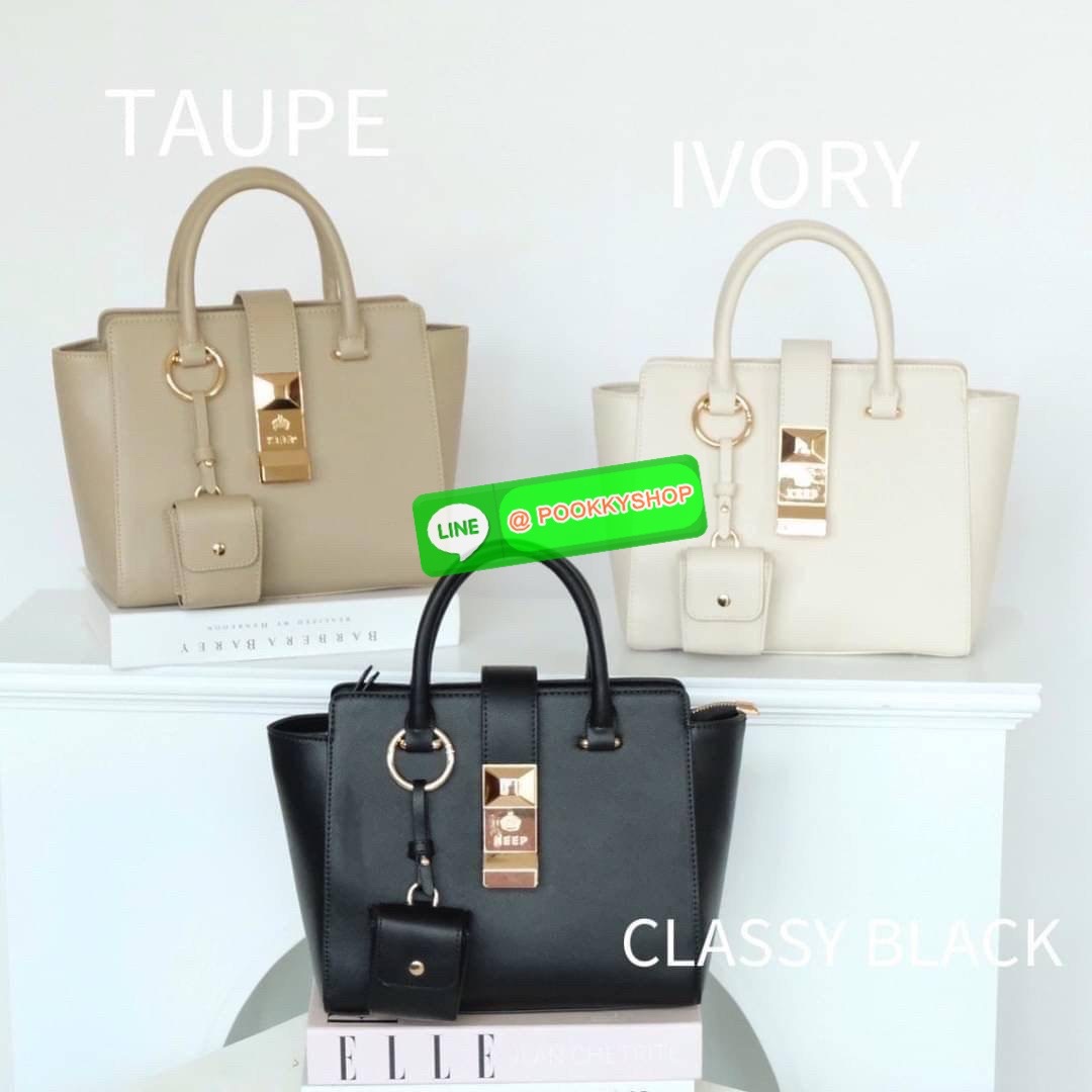 สินค้าเข้าใหม่ กระเป๋า Handbag ฟังชั่นครบที่อยากแนะนำ 👜 KEEP รุ่น ‘ 𝗩𝗔𝗟𝗘𝗡 HANDBAG ‘ **พิเศษ !! รุ่นนี้ตัวกระเป๋าทำจาก หนัง Microfiber ลาย Epsom ที่เป็นพื้นผิวสัมผัสมีลายตารางเล็กน้อย สวยหรู ทนทาน น้ำหนักเบา