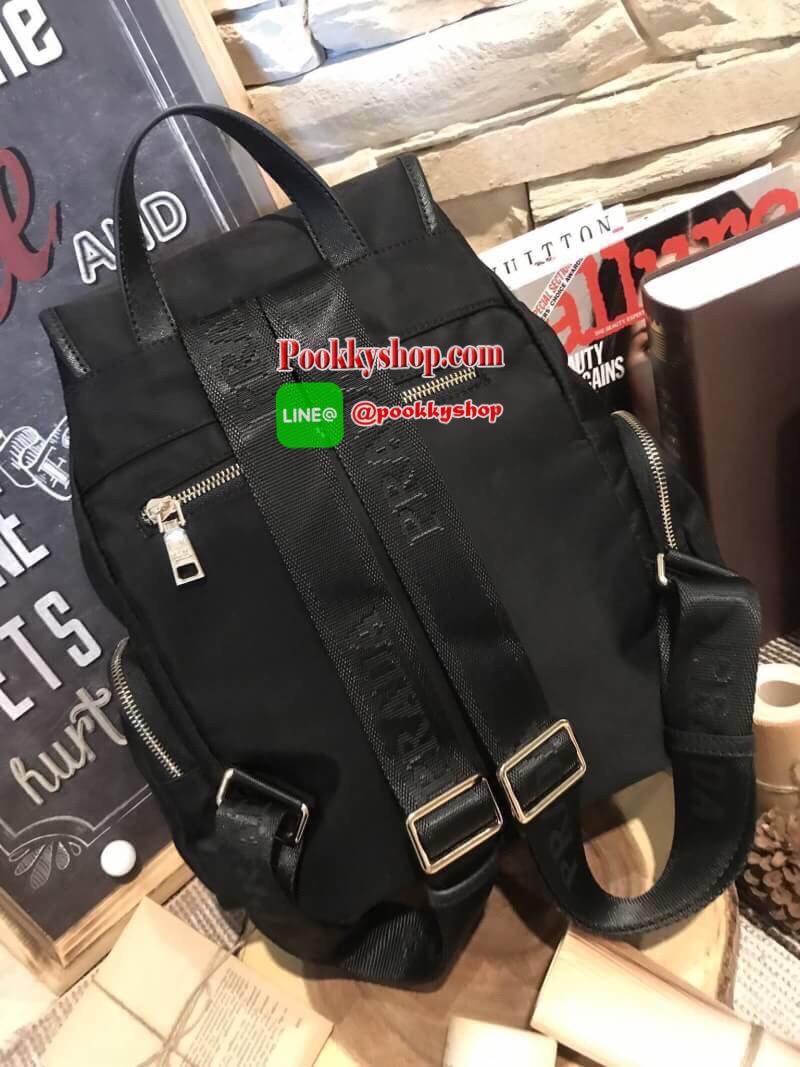Don't Miss! Best Seller! PRADA DRAWSTRING BACKPACK กระเป๋าเป้ Gift With Purchase พรีเมี่ยมกิ้ฟจากเคาน์เตอร์ต่างประเทศรุ่น Limited edition วัสดุ Nylon เนื้อหนาคุณภาพดีตามแบบฉบับของแบรนด์ ขนาดใหญ่กำลังดี น้ำหนักเบา ด้านหน้ามีโลโก้แบรนด์อะไหล่ทองหรู มีช