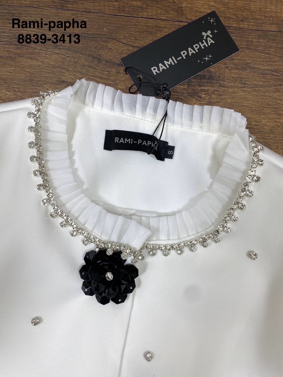 ชุดเซทแฟชั่น ชุดเซต เนื้อผ้างานสูทอย่างดี สวมใส่สบาย เสื้อแขนยาวดีเทลแต่งระบายรอบคอและปลายแขน