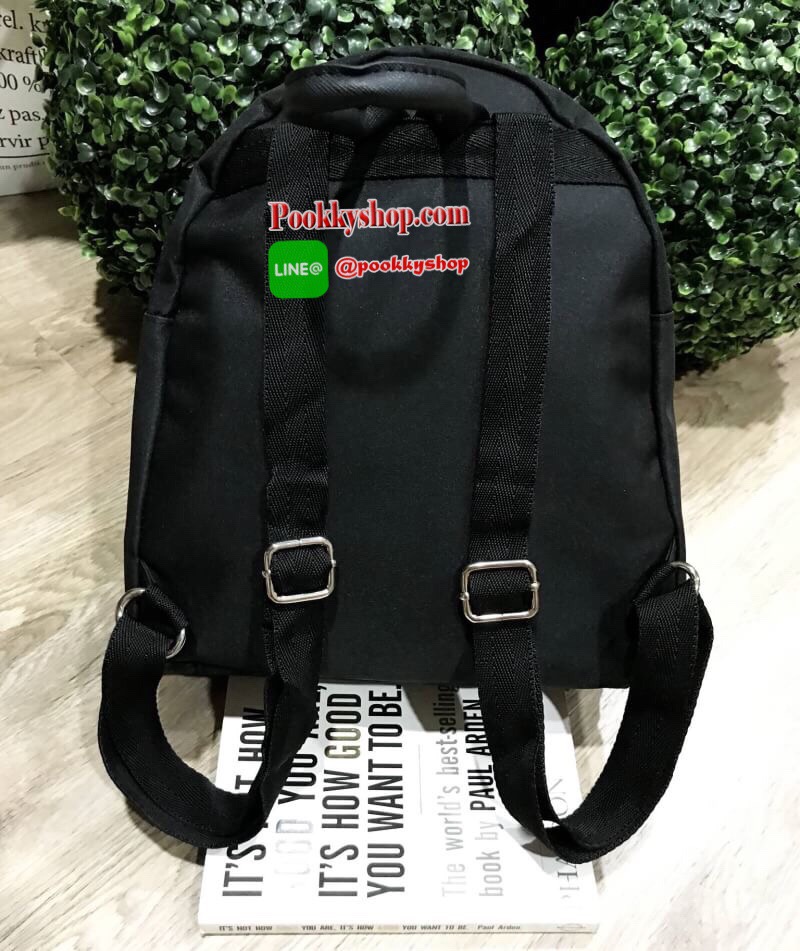 Don’t Miss! CHANEL VIP GIFT NYLON BACKPACK กระเป๋าเป้ Limited Edition VIP Gift With Purchase (GWP) ของเเท้จาก Chanel Perfumes Counter วัสดุ NYLON เนื้อหนาสีดำตัดโลโก้แบรนด์สีขาว เปิดปิดด้วยซิป หัวซิปแบรนด์ ขนาดกำลังดี น้ำหนักเบา กันนำ้ดูแลรักษาทำความสะอาด