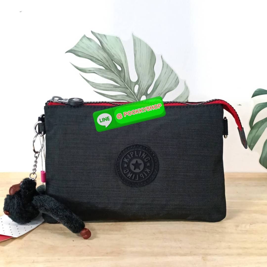 KIPLING Creativity X Crossbody Bag กระเป๋าสะพายวัสดุ Nylon&Polyester 100% ขนาดกำลังน่ารัก เปิดปิดด้วยซิป มา พร้อมพวงกุญเเจลิงน้อย ด้านในมีช่องใส่ของ2ชช่อง เพิ่มตรงกลางมีช่องซิปอีก1ช่อง มีสายคล้องพวงกุญแจ ใส่ของได้จุมาๆเลยค่ะ มีสายสะพายยาวเลื่อนปรับระดับได