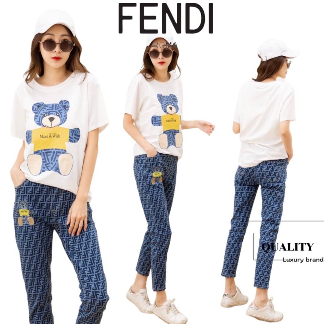 พร้อมส่ง!!! Set jeans เสื้อ+กางเกงขายาว Fendi งานป้าผ้ายืดกระชับได้ผ้าดีมาก ใส่สบาย กางเกงยีนยืดปักโลโก้ เอวสป๊อต มีกระเป๋า 2 ข้างใส่สบาย รีบจัดแนะนำเลย การันตีคุณภาพดีสุด 10/10 lable Fendi