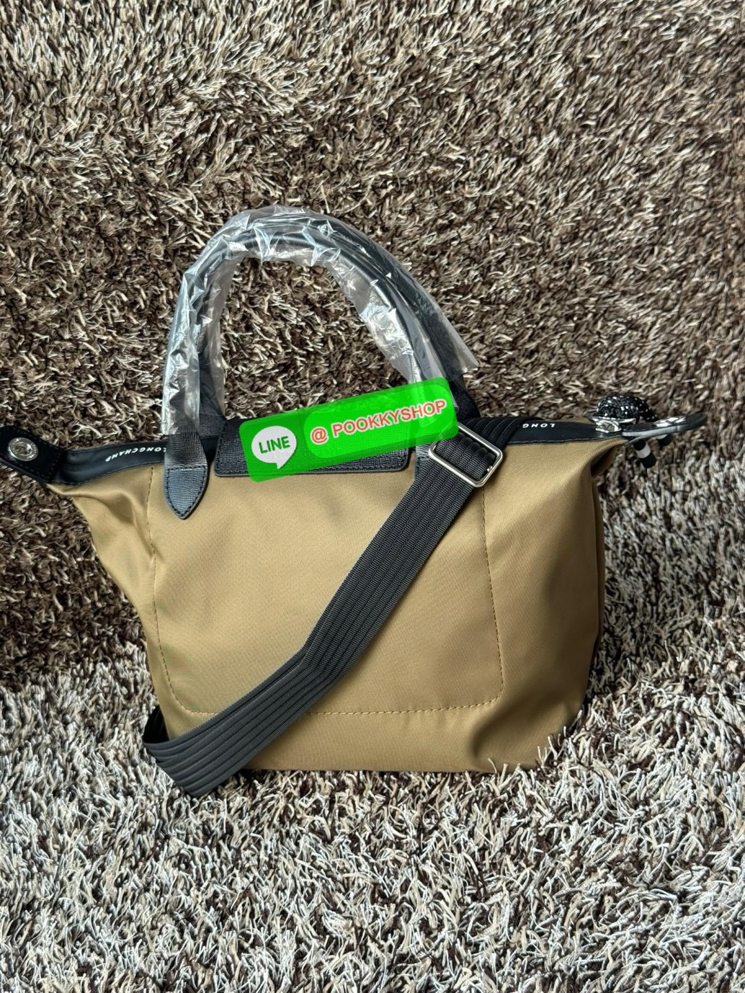 Longchamp LE PLIAGE ENERGY S HANDBAG LE PLIAGE รีไซเคิล ECONYLสไตล์สปอร์ต ทันสมัย และใช้งานได้จริง น้ําหนักเบา กระเป๋าใบนี้เป็นเครื่องประดับที่มีเสน่ห์ในอุดมคติที่จะติดตามคุณในทุกกิจกรรมยามเย็นของคุณ มาพร้อมกับสายสะพายไหล่ปรับได้ สามารถพกพาได้ ทั้งแบบถือแ