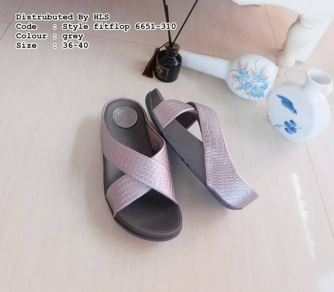 🤎🤎แบบใหม่ มาแล้วคะ พร้อมส่งคร่าา !! แบบรองเท้าสุขภาพ style fitflop สูง 2" ทรงสวมสายไขว้ สีพื้นเรียบหรูเก๋ๆ สวยมาก และนิ่มมากกก สวยหรูมากๆ พื้นโครตนิ่มมมๆ ใส่สบายๆชิวๆ