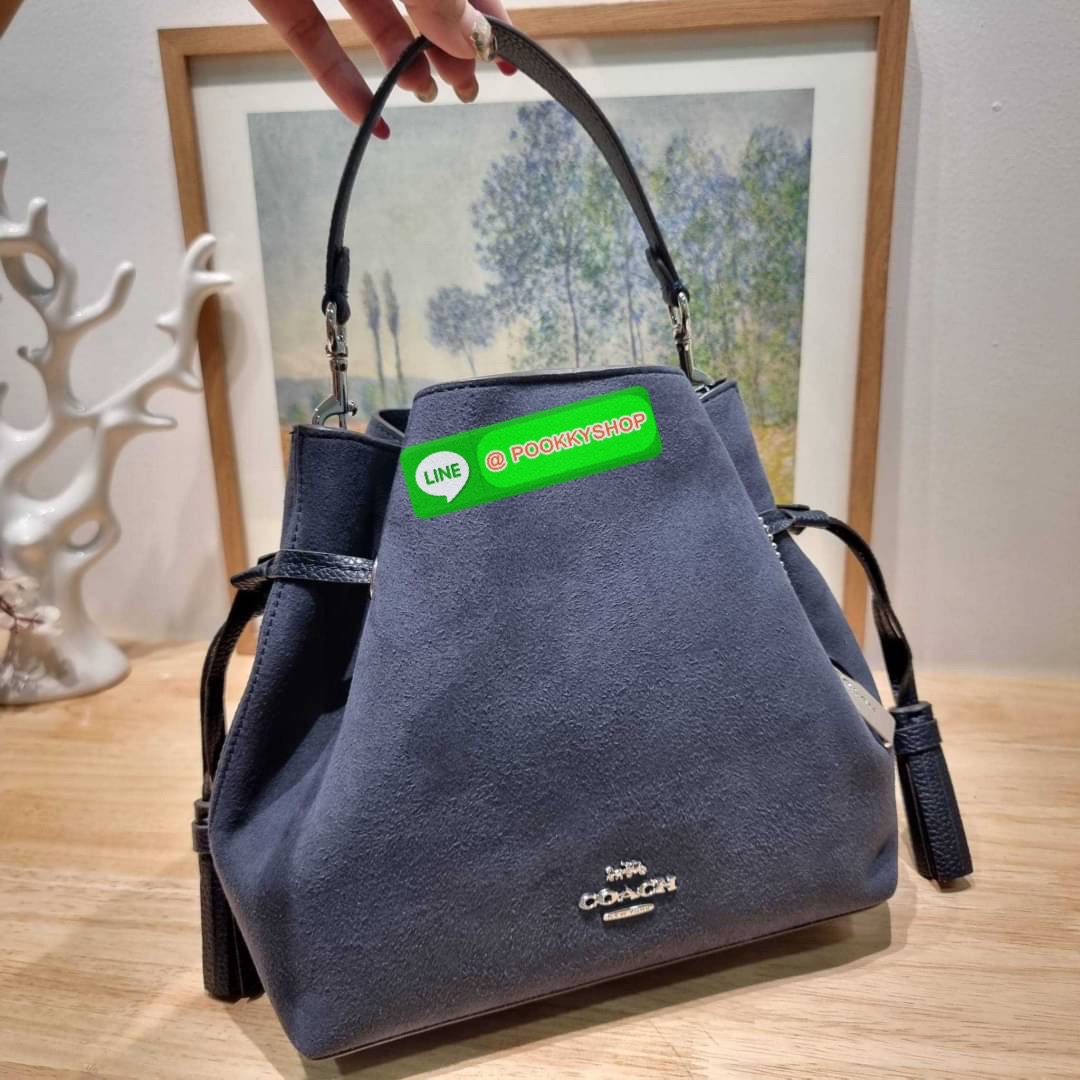 COACH CM091 ANDY CROSSBODY Details คอลสุดฮิต ดีไซน์สุดฮอต ให้สาวๆได้สวยหรู ดูแพงก่อนใคร กับกระเป๋าสะพายข้างขนาดกำลังสวย ดีไซน์ไม่เกร่อ มีดีเทลรูดเก็บปากกระเป๋า ปรับเปลี่ยนทรงได้เลย กิมมิคล้วนๆ ปากกระเป๋ามีกระดุมแม่เหล็กปิดกันของหล่นได้ ภายในโล่งกว้าง เลิศ