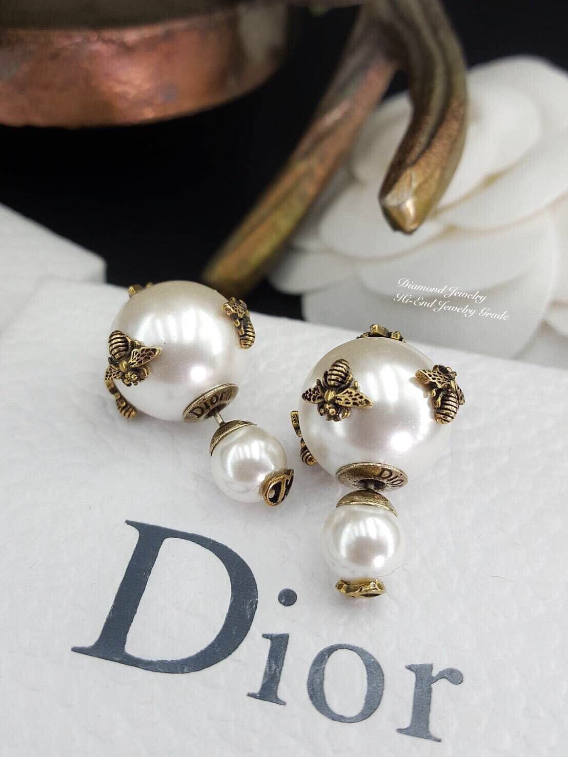 Super Hi-End Quality !!!!! ((เกรด 1:1 ดีที่สุดในท้องตลาด แสตมครบค่ะ)) Dior Tribales Earrings **คอลเลคชั่น Autumn 2018 ใหม่ล่าสุดเลยคร่า** งาน 1:1 เหมือนในช็อปเป๊ะๆ ต่างหูดิออรุ่นใหม่ ล่าสุดชนช็อป ดีไซน์สวยมากๆค่ะ ประดับอะไหล่ทองแอนทีคอย่างดี งานสวยไร้ที่ต
