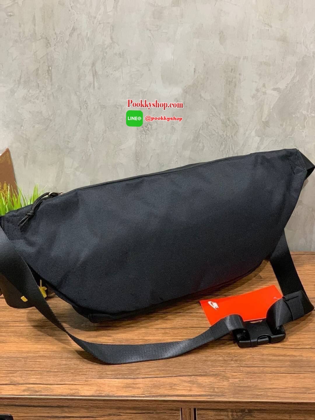 Nike Tech hip pack กระเป๋าคาดเอว Nike Tech สีใหม่..รุ่นใหม่ชนช้อป!! ให้คุณหยิบใช้อุปกรณ์กีฬาและพกพาได้อย่างง่ายดาย พร้อมโดดเด่นด้วยกระเป๋าซิป 2 จุดสำหรับเก็บสิ่งของ และสายกระเป๋าแบบปรับได้เพื่อให้แนบกับลำตัว ใช้งานได้คล่องตัว ใส่ของได้จุสมใจเลยคร้า