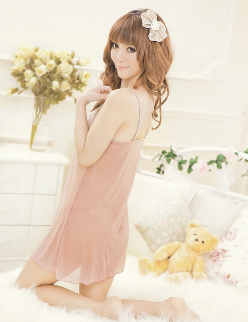 ชุดนอน เซ็กซี่ ชุดนอน ซีทรู สายเดี่ยว สีพีช เนื้อผ้าบางเบา แต่งขอบลูกไม้ช่วงอก และชายกระโปรง แบบชุด เรียบเก๋ แต่เย้ายวนมากคะ + G string เข้าชุด