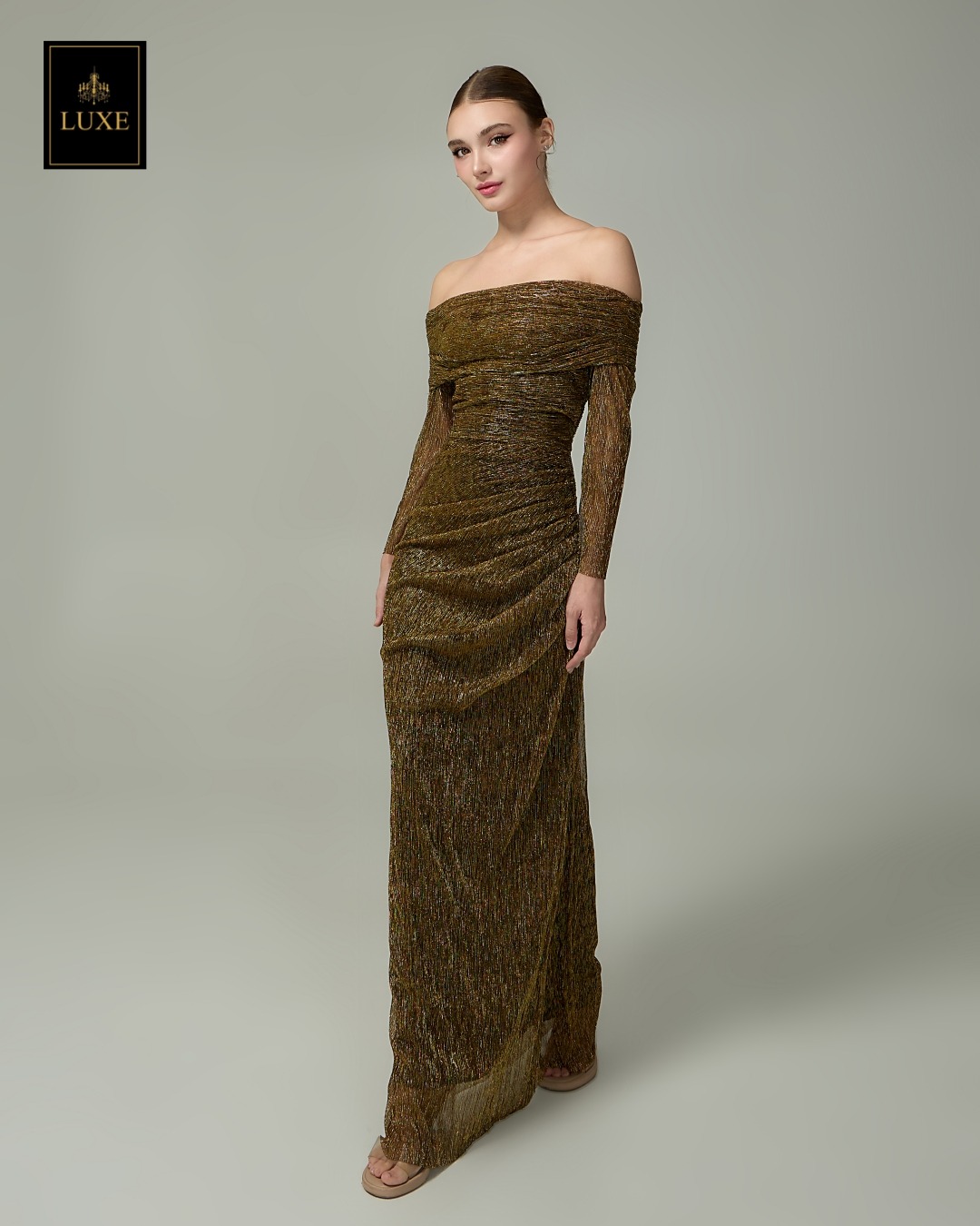 แม็กซี่เดรสเสื้อแขนยาวเปิดไหล่ กระโปรงยาว