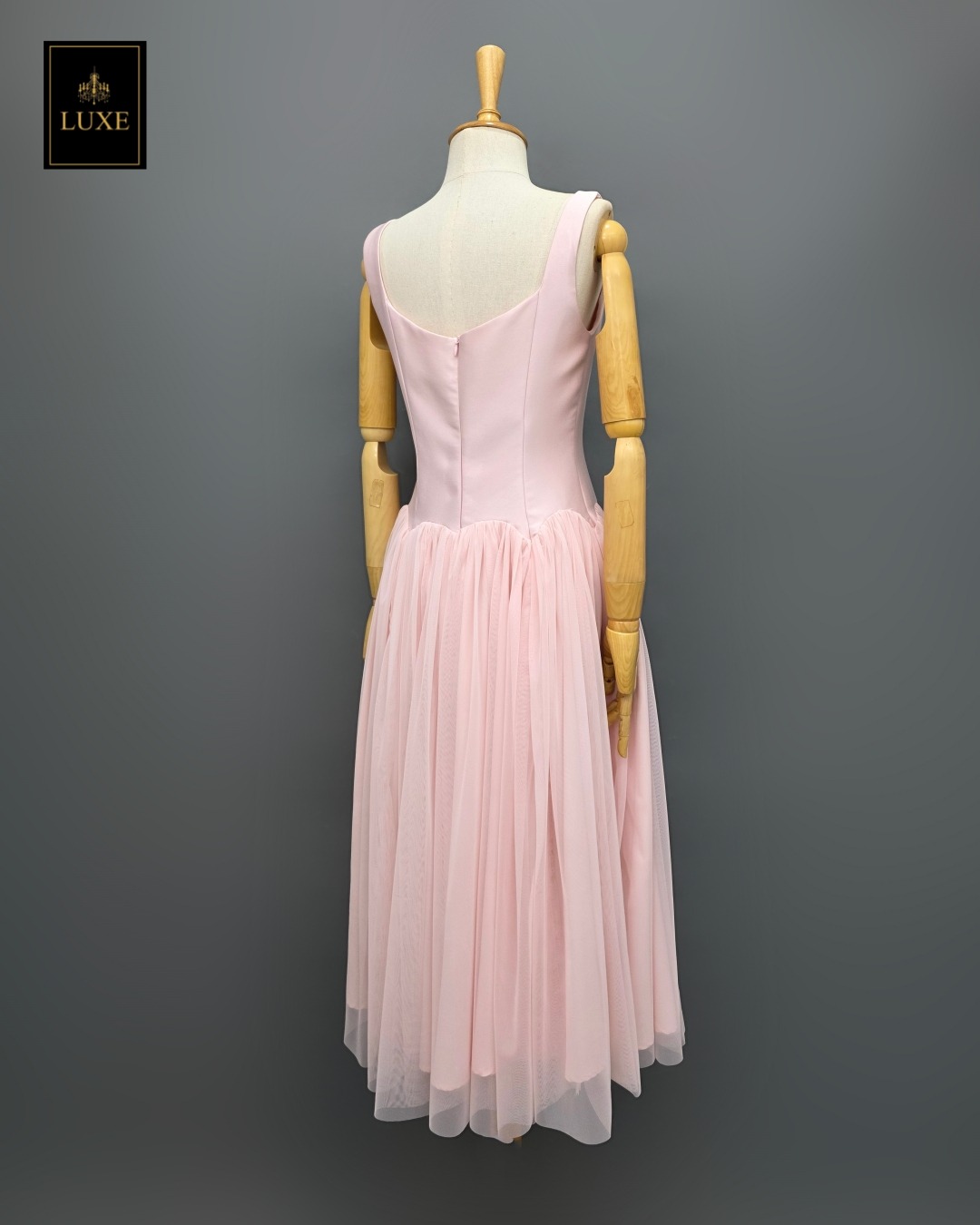 เดรสแฟชั่น เดรสเสื้อกล้ามทรงเข้ารูป กระโปรงบานจีบรูดทรงวงกลม