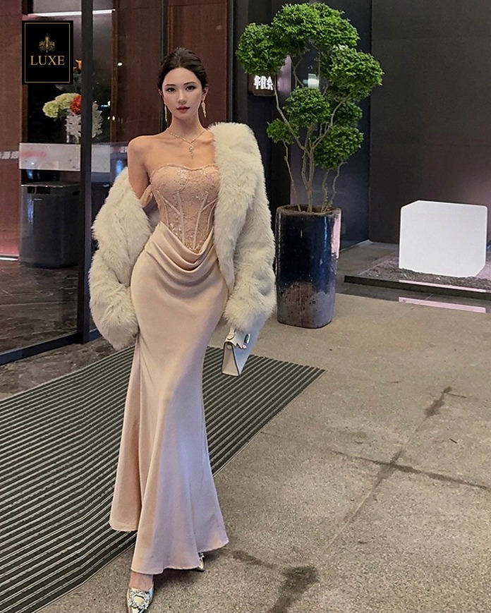 เดรสแฟชั่น เดรสเสื้อเกาะอกผ้าลูกไม้โครเชต์ แต่งผ้าคล้องแขน ผ้านุ่ม ยืดหยุ่นเล็กน้อย