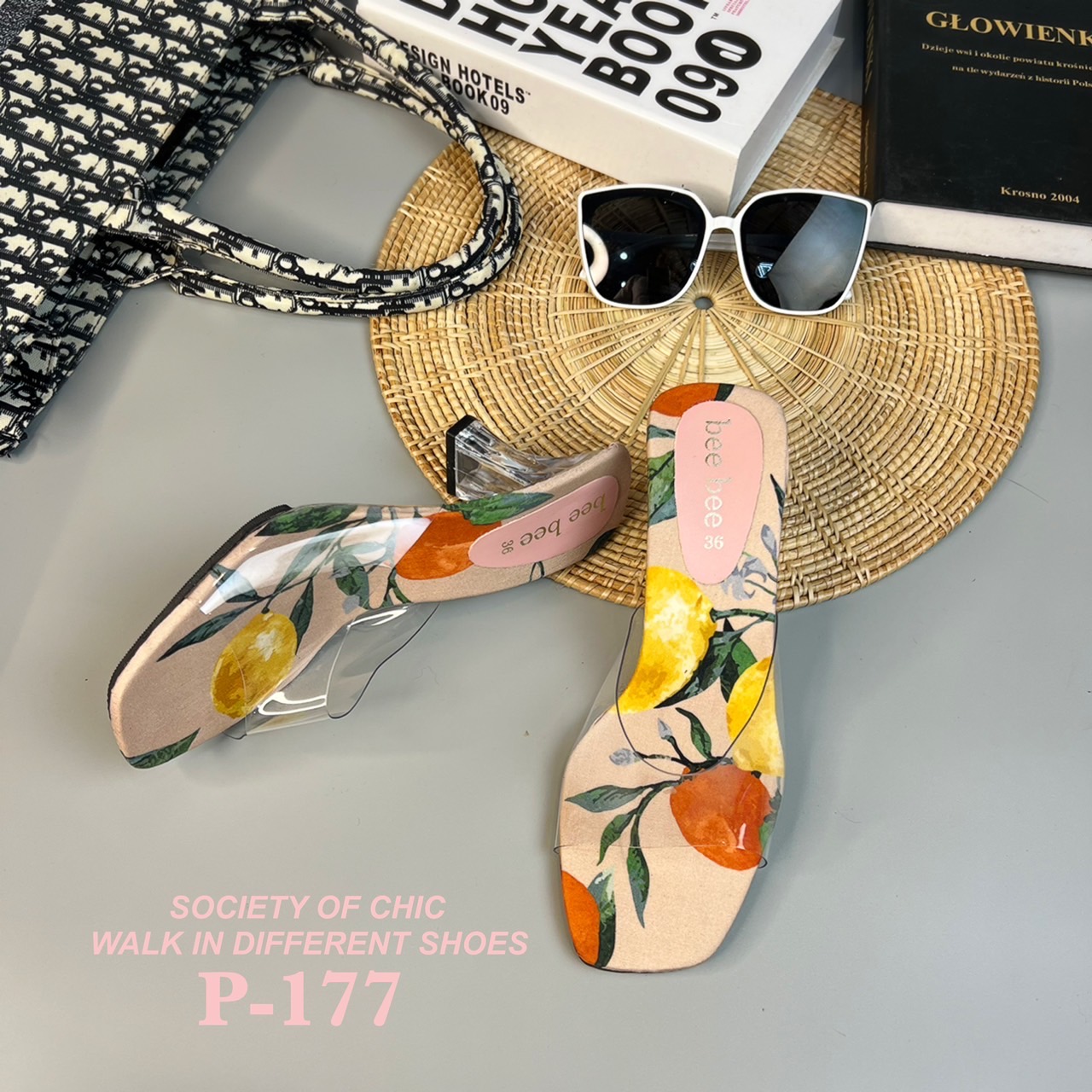 New in ‼️ โอ๊ยยย สวยไม่ไหว งานส้นแก้ว พื้นสวยมากกก ลายน้องส้ม สวยจึ้ง ไปอีก หน้าสวมพลาสติกใส แมทช์ชุดง่าย สูง 2.5 นิ้ว พร้อมสับแล้วไปกันเลยแม่!!!