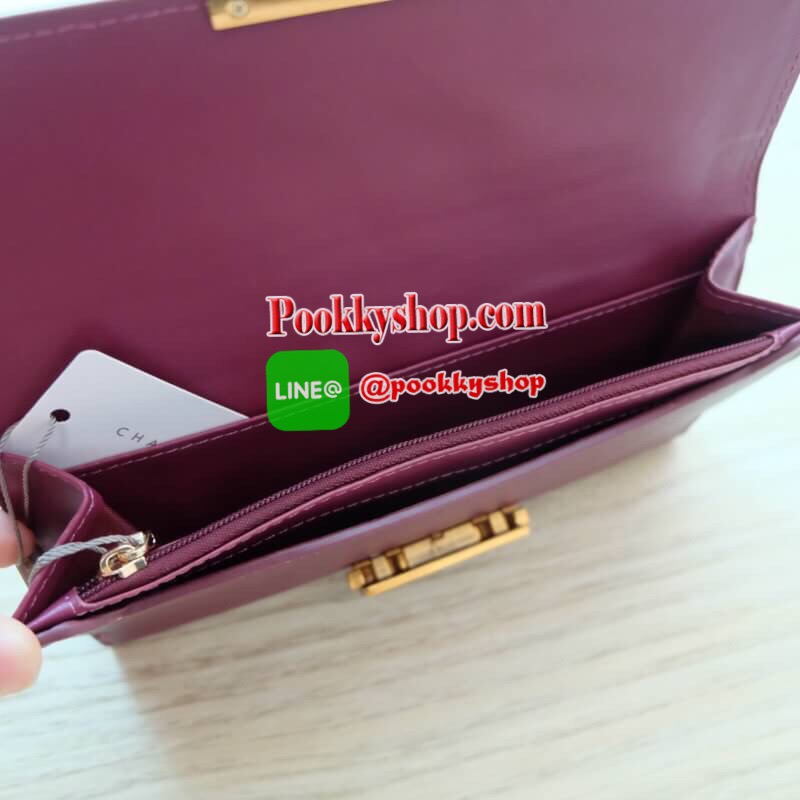 Charles & Keith Push-Lock Long Wallet พร้อมส่งทั้ง 8 สี!! กระเป๋าสตางค์ใบยาว สามารถใช้งานได้ทั้งด้านหน้าและด้านหลัง ด้านหน้าเปิด - ปิดด้วยตัวกดล็อคทั้ง 2 ฝั่งพร้อมกัน ภายในมีช่องซิปและช่องใส่ธนบัตร ด้านหลังเปิด - ปิดด้วยกระดุม ภายในมีช่องใส่บัตรหลายช่องแล