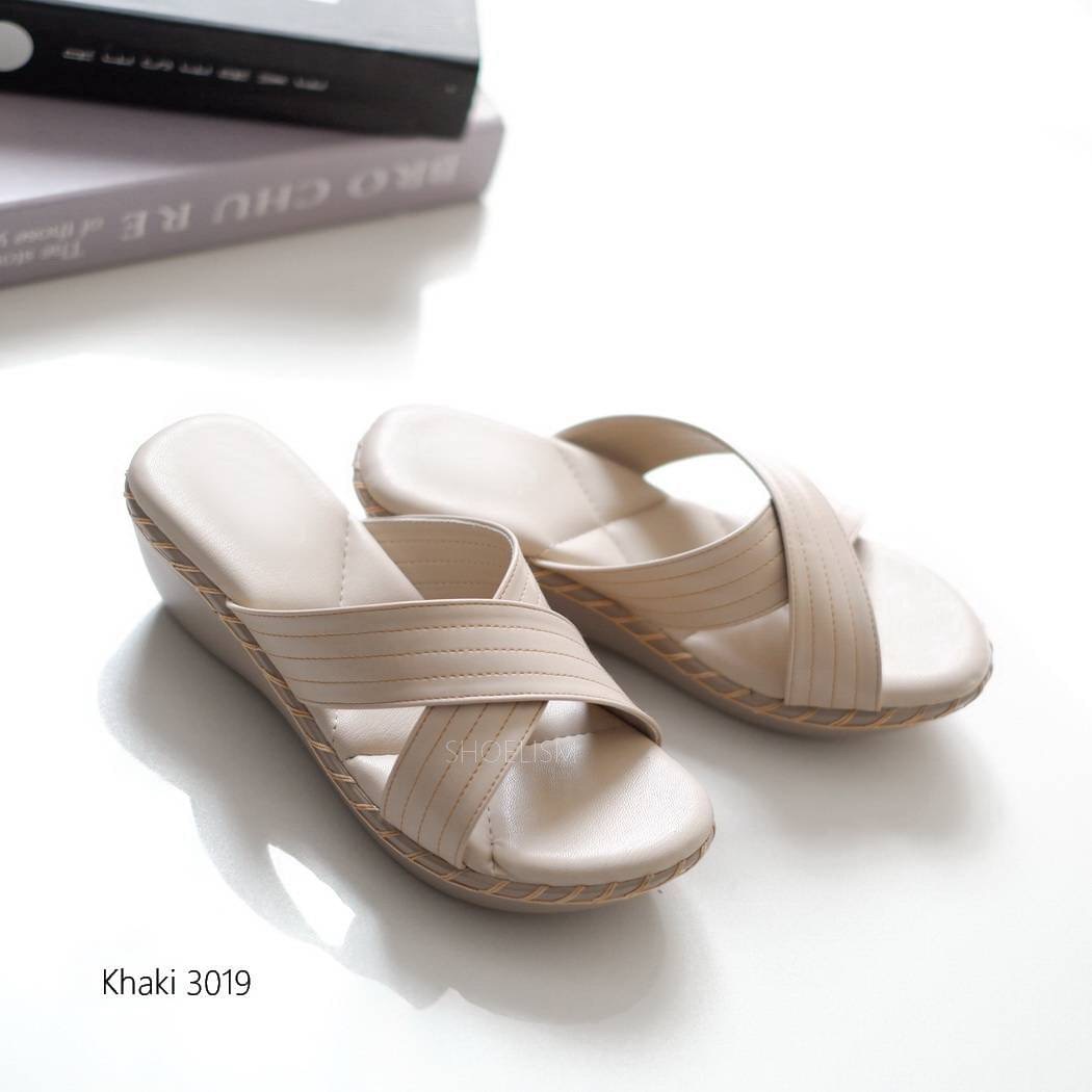 สไตล์ลำลอง แบบสวมหนังนิ่ม เพิ่มความหรู พื้นนวมนิ่มใส่สบายเท้า ใส่แล้วรับกับอุ้งเท้า แบบเรียบๆ ใครใส่ก้อดูดี ใส่ง่าย ใส่ได้ทุกวัยทุกวัน จัดเลยสิคะ รออะไร!!