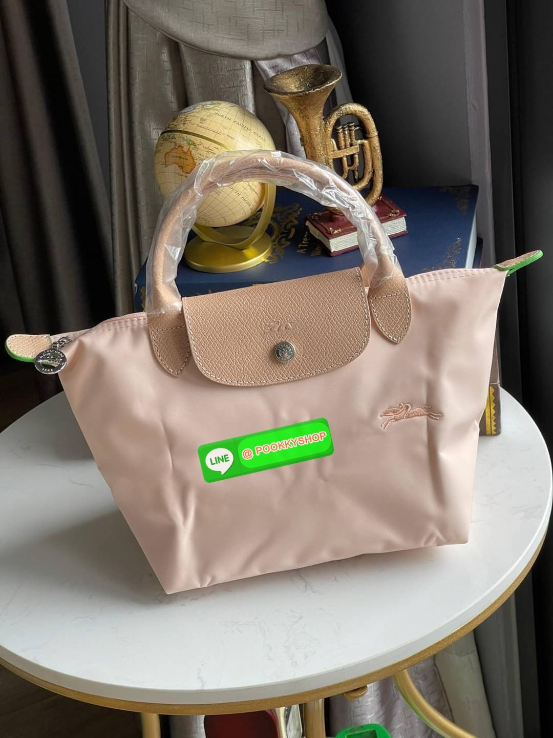 ðLongchamp LE PLIAGE GREEN Top handle bag S āļāļĢāļ°āđāļāđāļēāļāļ·āļāđāļāļāļīāđāļ§āđāļāļāļĩāđāļĄāļĩāļāđāļģāļŦāļāļąāļāđāļāļēāļāļĒāđāļēāļāđāļŦāļĨāļ·āļāđāļāļ·āđāļ āđāļāļāđāļāđāļāļāđāļ§āļĒāļĨāļēāļĒāđāļŠāđāļāļŠāļ°āļāļēāļāļāļēāđāļāļāļāļĨāļēāļŠāļŠāļīāļāđāļĨāļ°āļŠāļąāļĄāļāļąāļŠāļāļĩāđāđāļāđāļāļāļđāđāļŦāļāļīāļ āļāļĢāļ°āđāļāđāļēāđāļāļāļĩāđāļŠāļēāļĄāļēāļĢāļāļāļ·āļāļāđāļ§āļĒāļĄāļ·āļāļŦāļĢāļ·āļāļāļąāļāđāļāđāļāļŦāļāļąāļāļŠāļ·āļāļāļāļāđāļāļāđāļāđāđāļāļāļĢāļīāļāļāļēāļāđāļ§āļĒāļŦāļđāļāļąāļāļāļąāđāļāļŠāļāļāļāđāļēāļāđāļĨāļ°āļāļąāļ§āļĨāđāļāļāđāļ