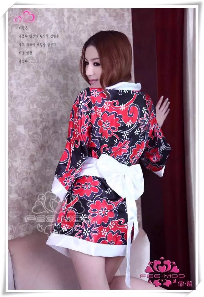 ยูกาตะ กิโมโน เสื้อคลุมญี่ปุ่น ชุดแฟนซี ชุดกิโมโนสั้น ลายซากุระ สีดำแดง แต่งขอบชายเสื้อและปลายแขนขาว ติดโบว์ขาว สีเย้ายวน เซ็กซี่ แบบหวานซ่อนเปรี้ยว คะ ขนาด Free size