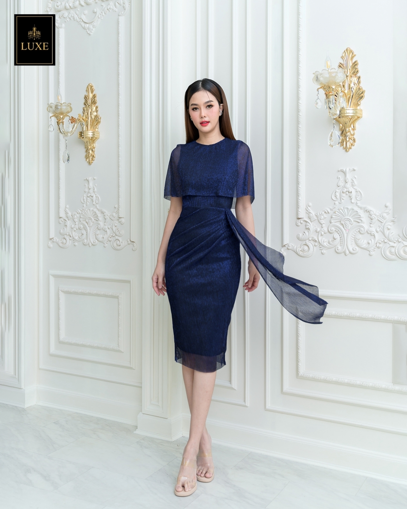 เดรสแฟชั่น เดรสเสื้อคอกลมแขนกุด ดีเทลเป็นเสื้อคลุมไหล่ในตัว