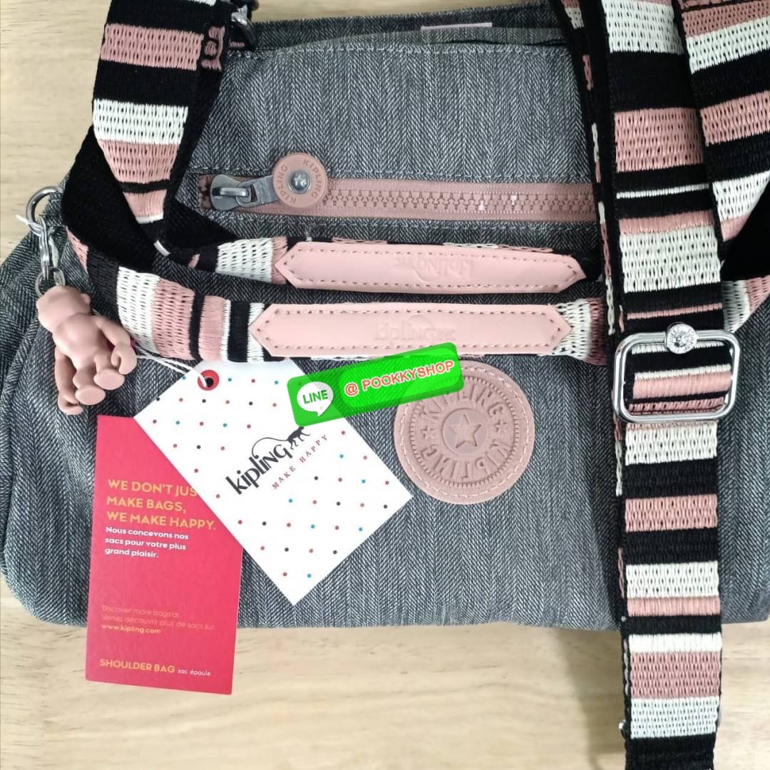 KIPLING ELISE HANDBAG กระเป๋าถือและสะพายไหล่ ขนาดกำลังพอดี จุของได้มาก มีหูจับสองสาย ถือสะดวก น้ำหนักเบา มีช่องซิป ด้านหน้า ช่อง กระเป๋าหลักเปิด-ปิดด้วยซิป มี3 ช่องว่างใส่ของได้จุมากๆ ใส่มือถือได้ กระเป๋าสตางค์ใบยาว และ เครื่องสำอางค์ได้หลายชิ้นเลยค่ะ เก็