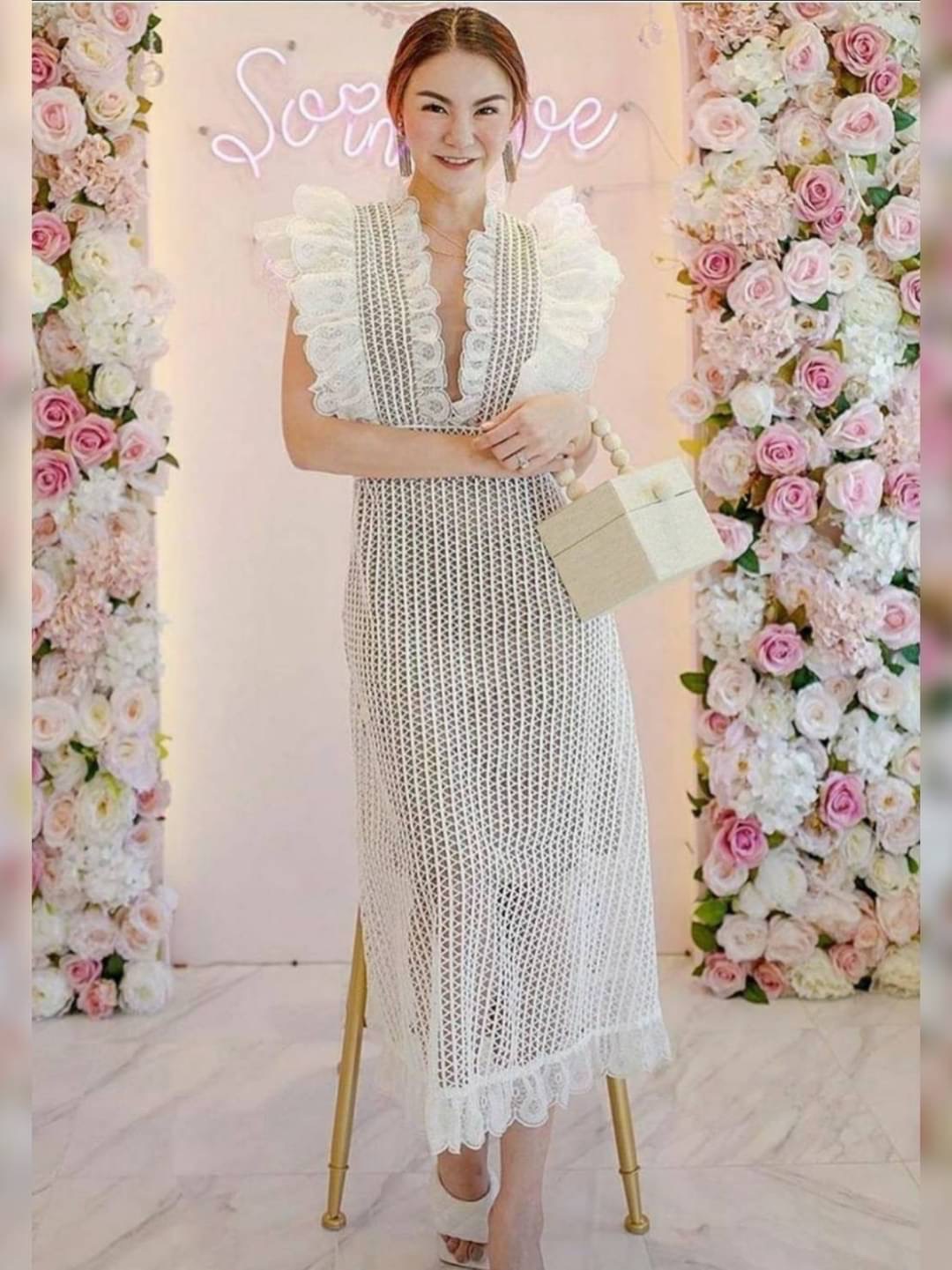 Dress สวยหรู ดูดีมีราคา ใส่ออกงานได้เลยนะคะ งานพรีเมี่ยม ผ้าลูกไม้แน่นๆ หนานุ่ม ใส่สบาย มีซับในอย่างดี งานซิปหลัง ระบายอก ช่วงเอวเข้ารูป ทรงสวย กระโปรงบานสวยกำลังดี ราคานี้คุ้มมากนะคะ เห็นงานจริงต้องว้าวแน่นอนคะ