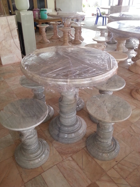 โต๊ะหินอ่อนขนาด 100 เซนติเมตร เก้าอี้ 5 โต๊ะสูง 80 เซนติเมตร