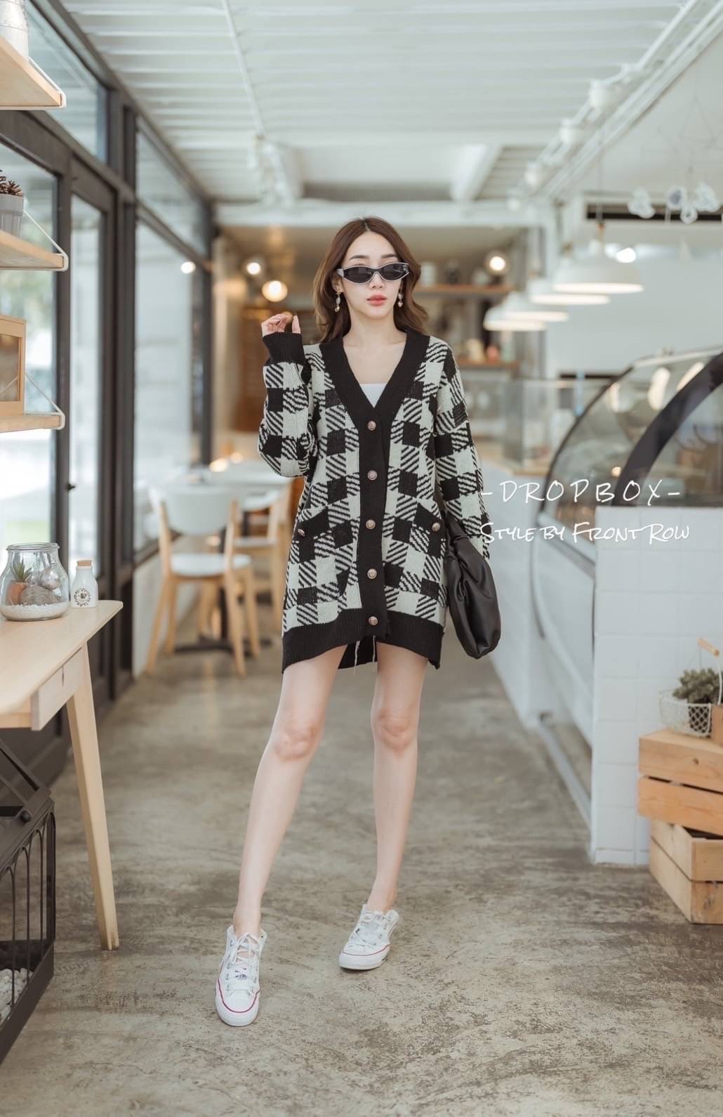 DROPBOX Style by Front Row Korea Oversize 2 Tone Big Shino Long Sleeves Knitting Cadigan เสื้อคาดิเเกนไหมพรมเเขนยาว งานผ้าไหมพรมทรงโอเวอร์ไซส์ กระดุมเรียงหน้า ผ้าไหมพรมนิ่มๆ รุ่นนี้ทรงโอเวอร์ไซส์ใส่เกาหลีๆ เลยคะสาวๆ