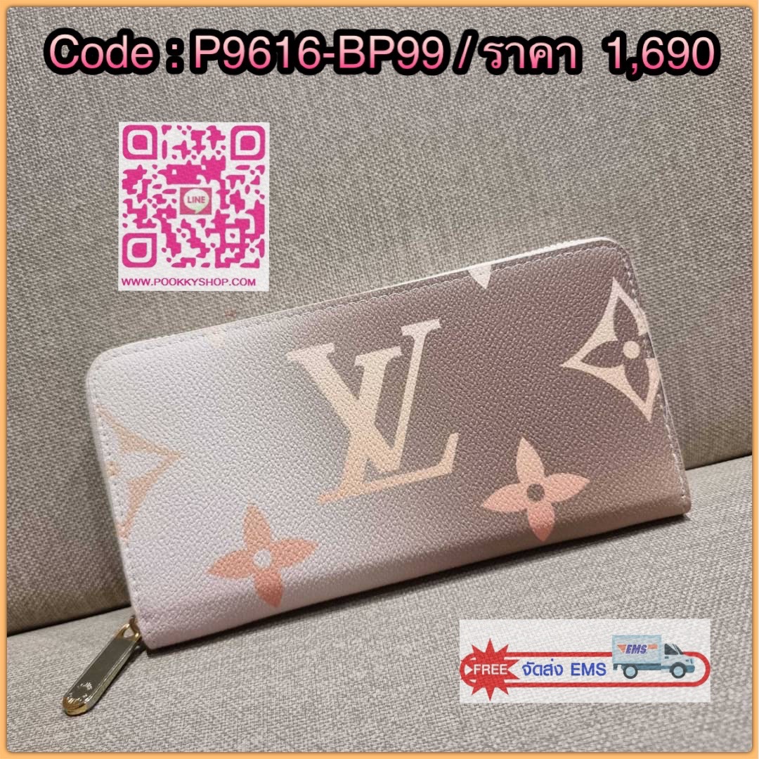 NEW IN!! LV long zip wallet with gwp กระเป๋าสตางค์พรีเมี่ยมกิ๊ฟ ดีไซน์ล่าสุด หวานๆสวยๆ น่าใช้มาก ใบยาวขนาดกำลังเหมาะมือ ถือแล้วขับผิว โดดเด่นด้วยสไตล์การไล่เฉดสีโทนละมุน ดูโดดเด่นไม่เหมือนใคร วัสดุหนังแคนวาส ทนทาน เปิด-ปิดด้วยซิปรอบ ภายในมีช่องใส่บัตรเยอะ