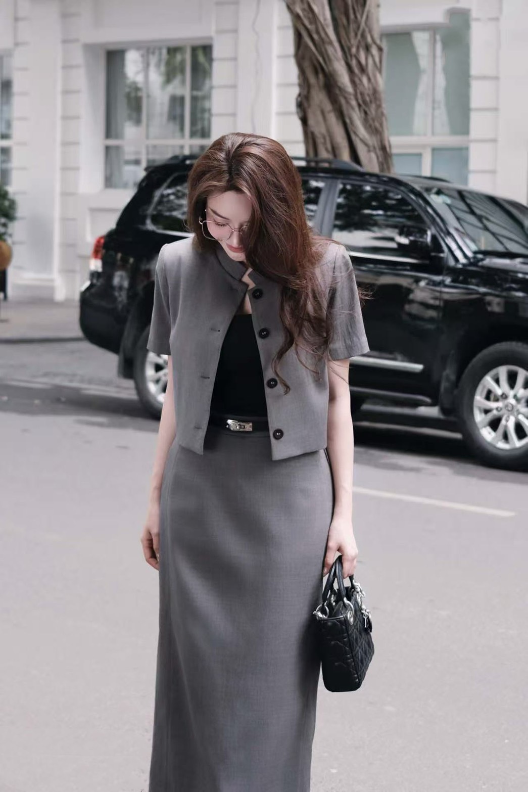 ชุดเซทแฟชั่น Set 4 ชิ้น เสื้อ+เสื้อครอป+กระโปรง+เข็มขัดเสื้อแขนสั้นสีเทา