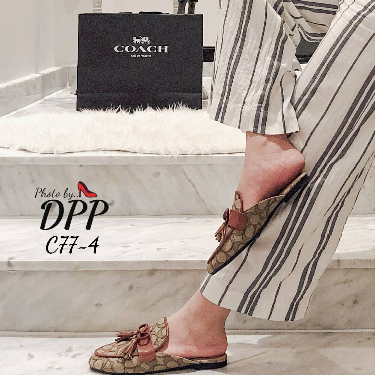 C77-4 พร้อมส่ง ตัวใหม่ hot hot ค้า รองเท้า coach ผ้าทอ ลายC งานสวย ไม่ใช่ผ้าสกรีนนะคะ งานชนช้อป ปั้มแบรนด์ collection ใหม่ปีนี้คะ (เพราะผ้าทอ จะเป็นผ้าเหมือนแท้ที่เอามาทำ กระเป๋าคะ ดีเทลผ้าสวยมาก) ที่สำคัญ