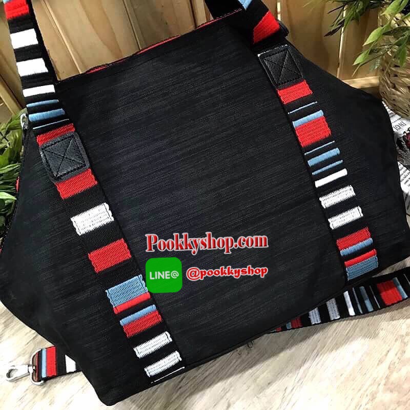 NEW ARRIVAL! KIPLING ART NYLON HANDBAG กระเป๋าถือหรือสะพายรุ่นแนะนำวัสดุ Nylon+Polyester100% น้ำหนักเบา โดดเด่นที่สามารถรูดซิปมุมกระเป๋าเปลี่ยนทรงได้ไม่จำเจ มีหูหิ้วสะพายไหล่เเละสายยาว crossbody เลื่อนปรับระดับได้ มือจับหูหิ้วเป็นหนังปั้มโลโก้ เปิดปิดด้วย